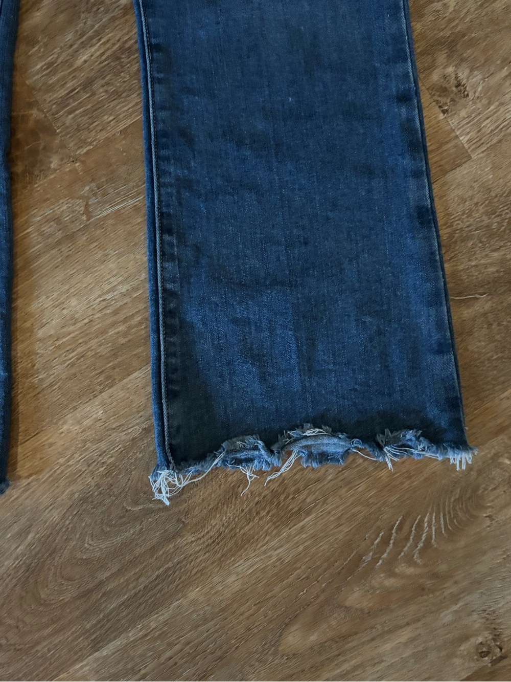 PAIGE Rory crop flare raw hem Sz 28 - Picture 4 of 9